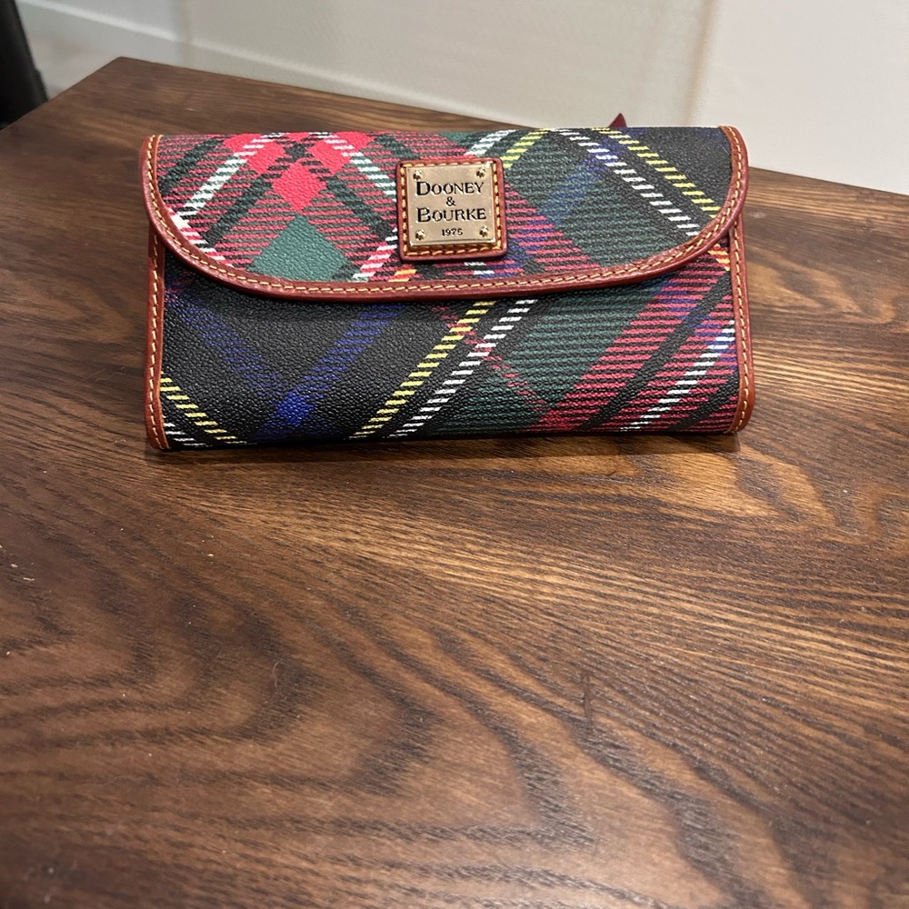 NWOT Dooney & Bourke wallet